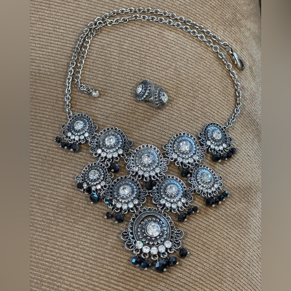 Necklace and earing set